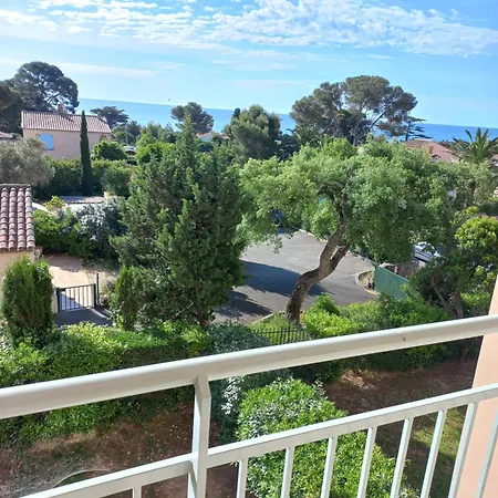 Les Calanques Du Parc Апартаменты *